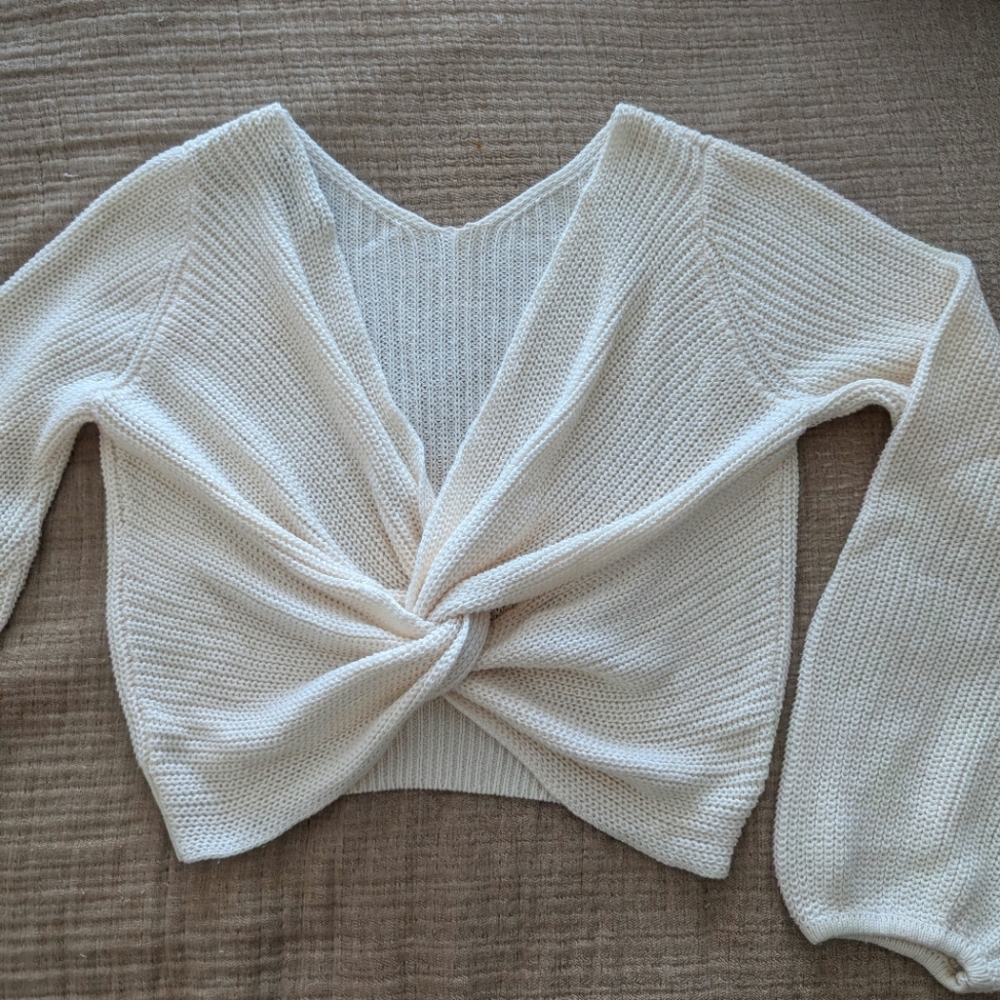 Tie knot sweater